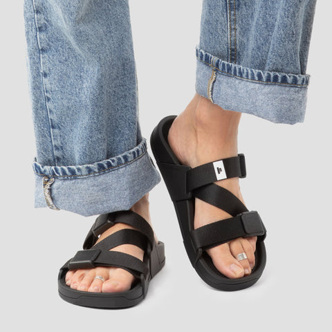 ESSENTIALS Sandalen