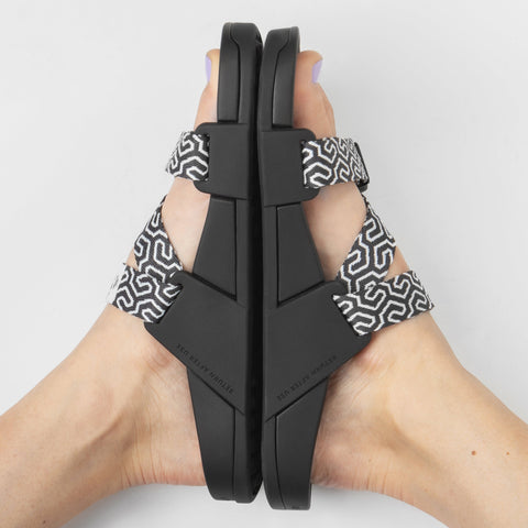MAZE.GRID Sandalen