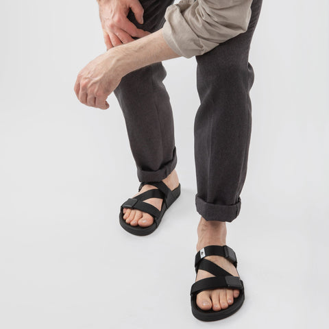ESSENTIALS Sandalen