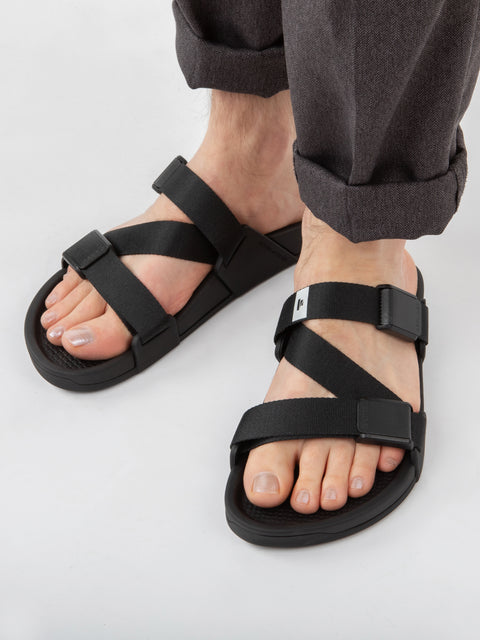 ESSENTIALS Sandalen